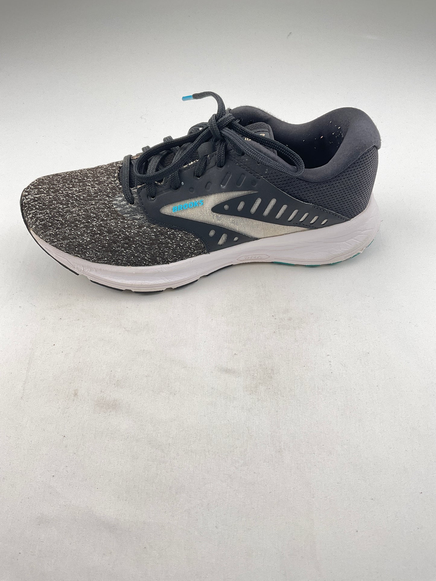 Tenis negro brooks
