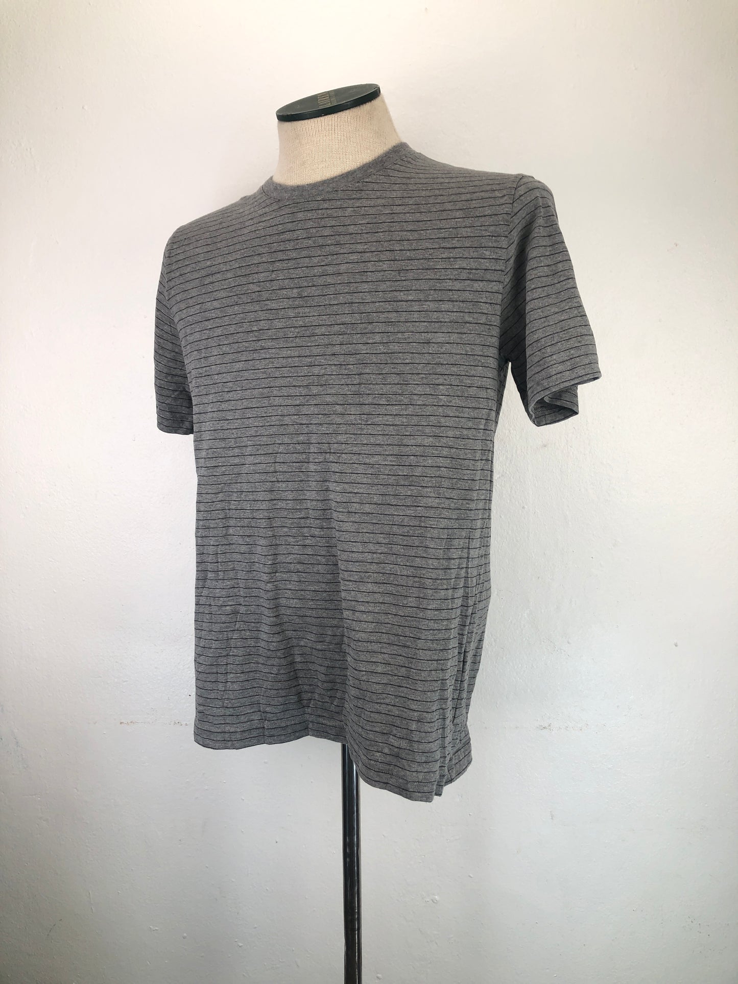 Camiseta Gris De Rayas Banana republic