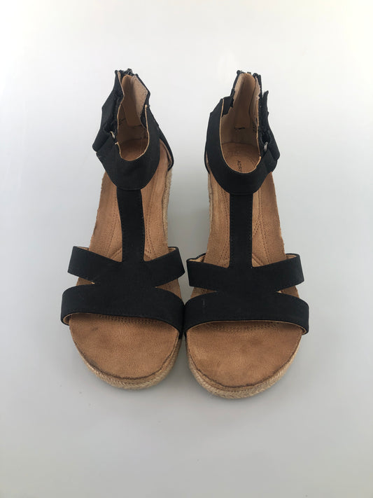 Zapatilla Negro de Plataforma Adrienne Vittadini