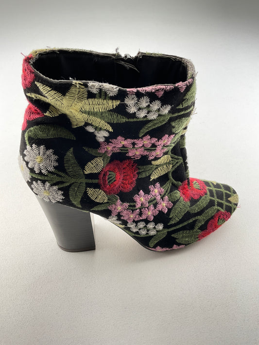 Botas Negro Floral de Tacón Justfab