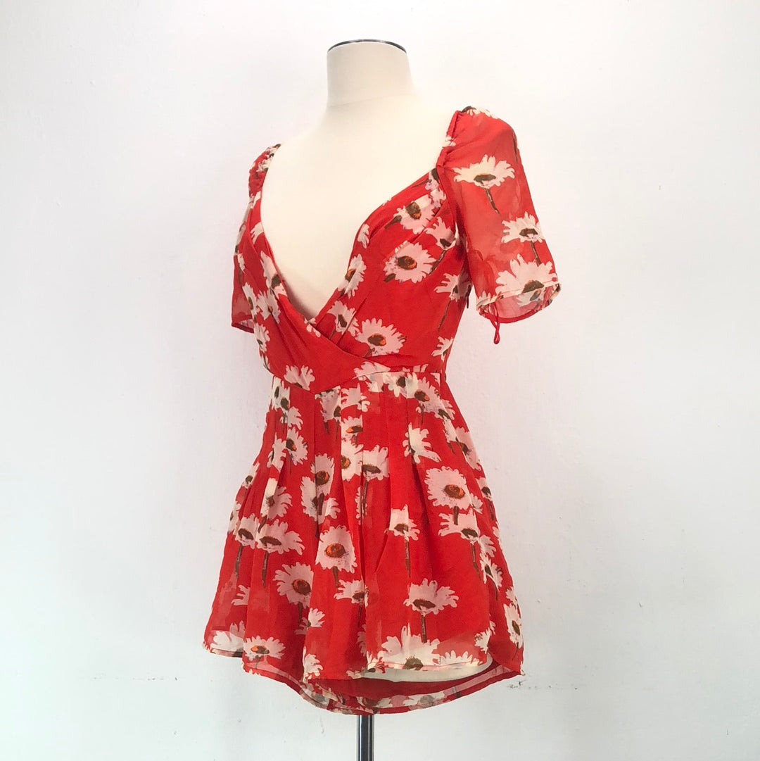 Blusa Roja de Flores Urban outfitters