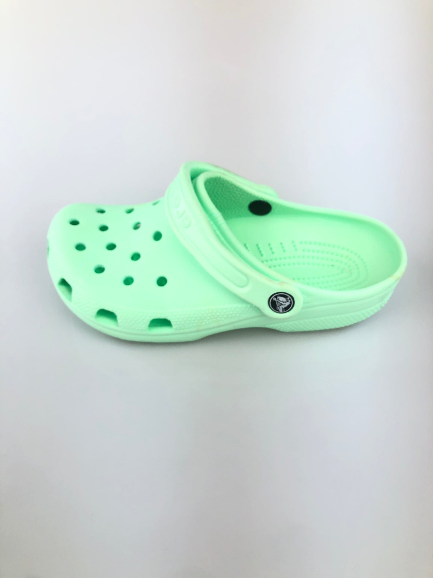 sandalia verde crocs