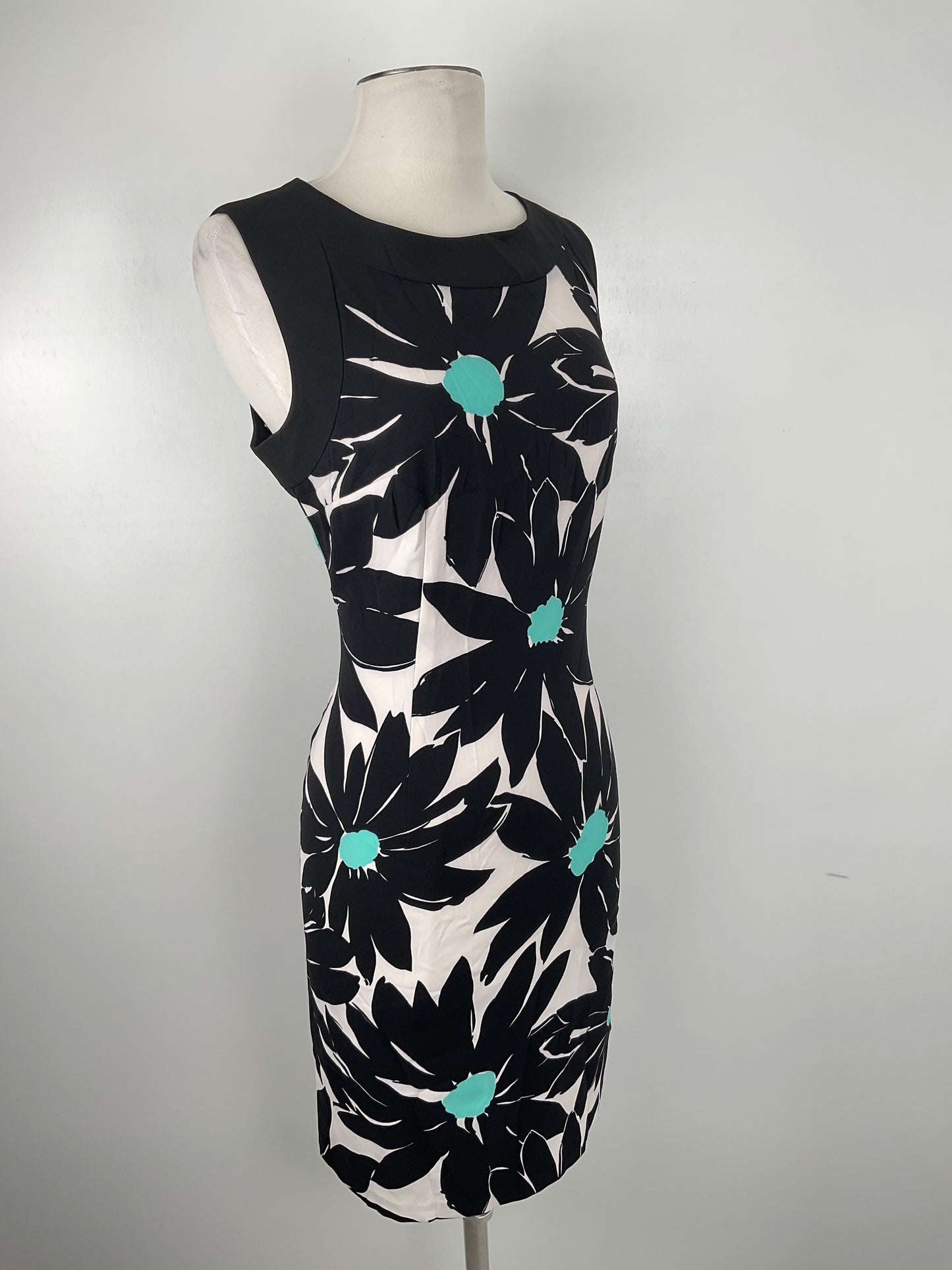 Vestido Negro Floral Ronni Nicole