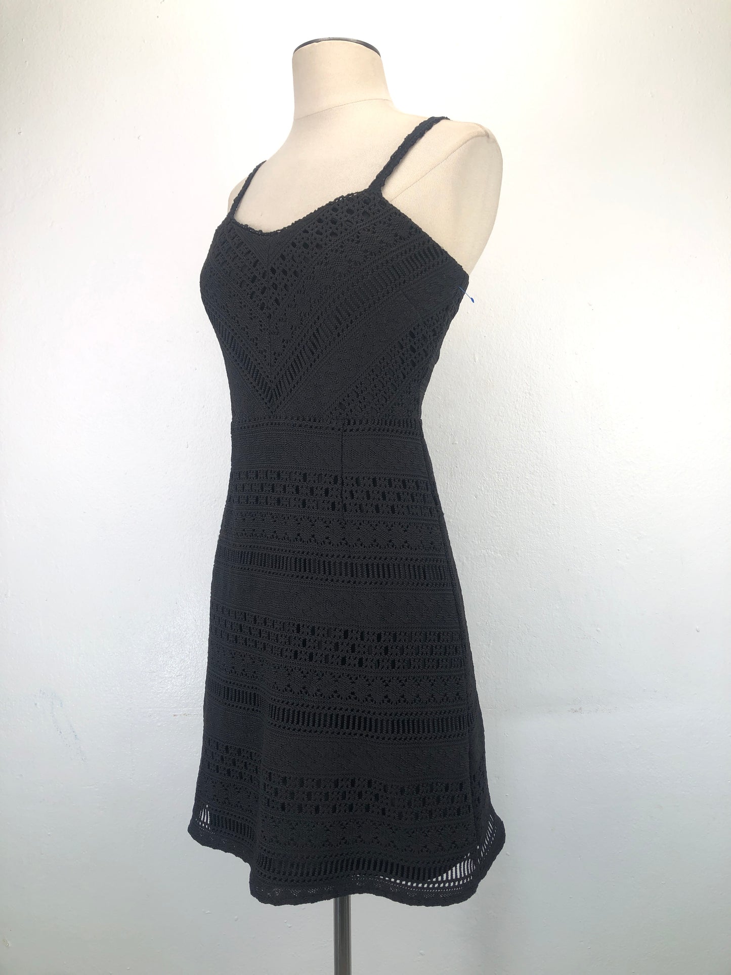 Vestido negro Guess