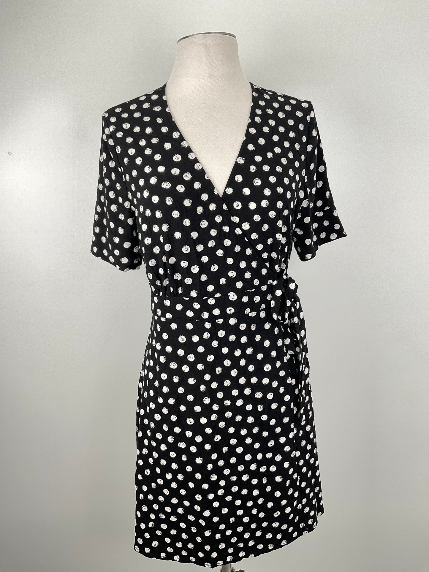 Vestido Negro de Lunares Express