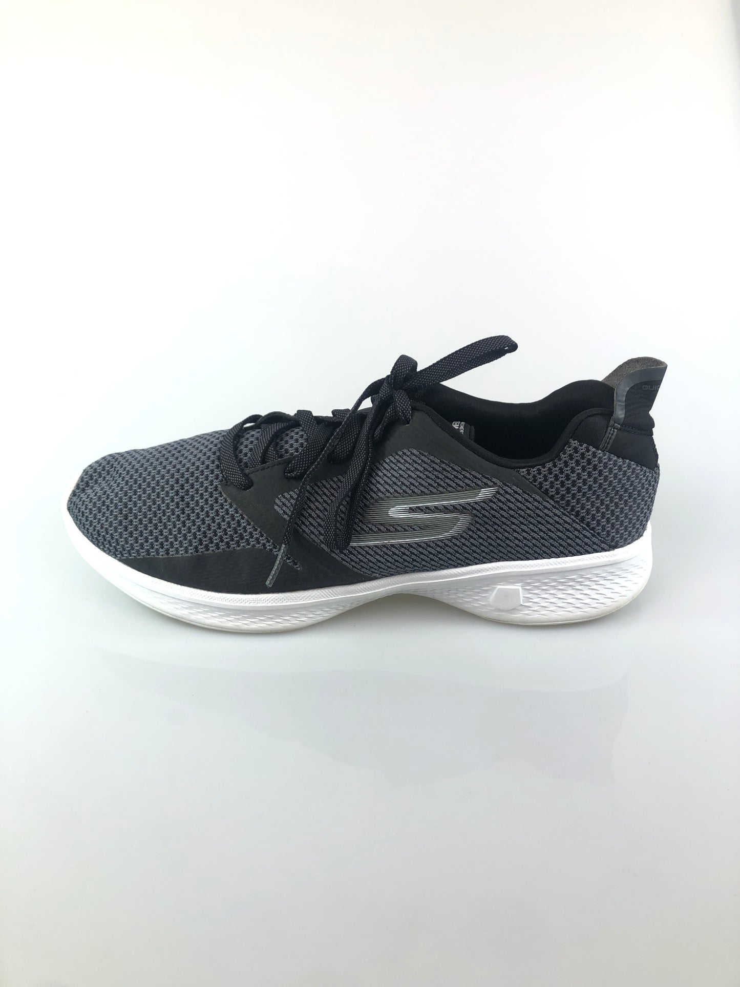 Tenis Gris Skechers Goga Max