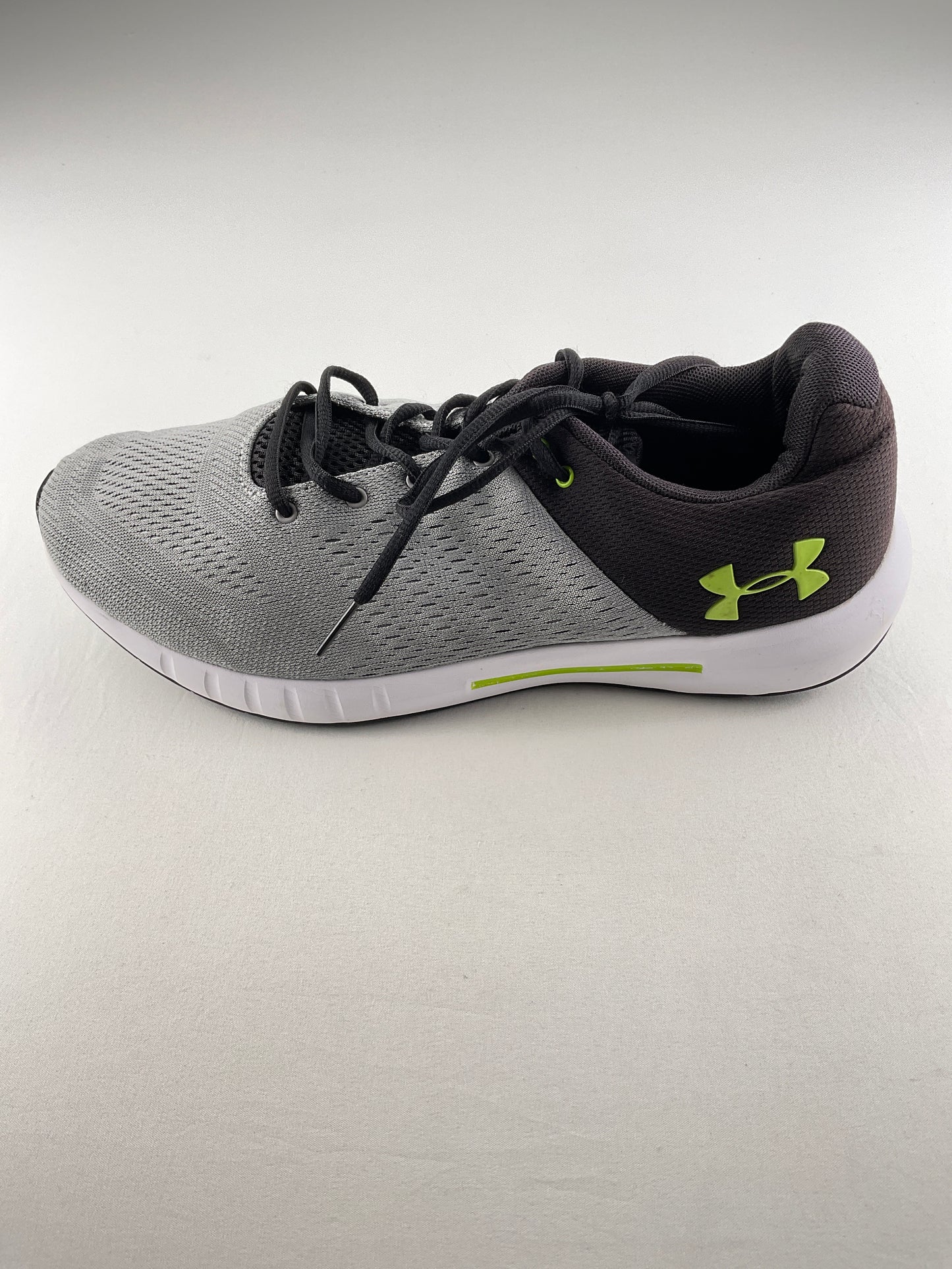 Tenis Gris Deportivo Under Armour