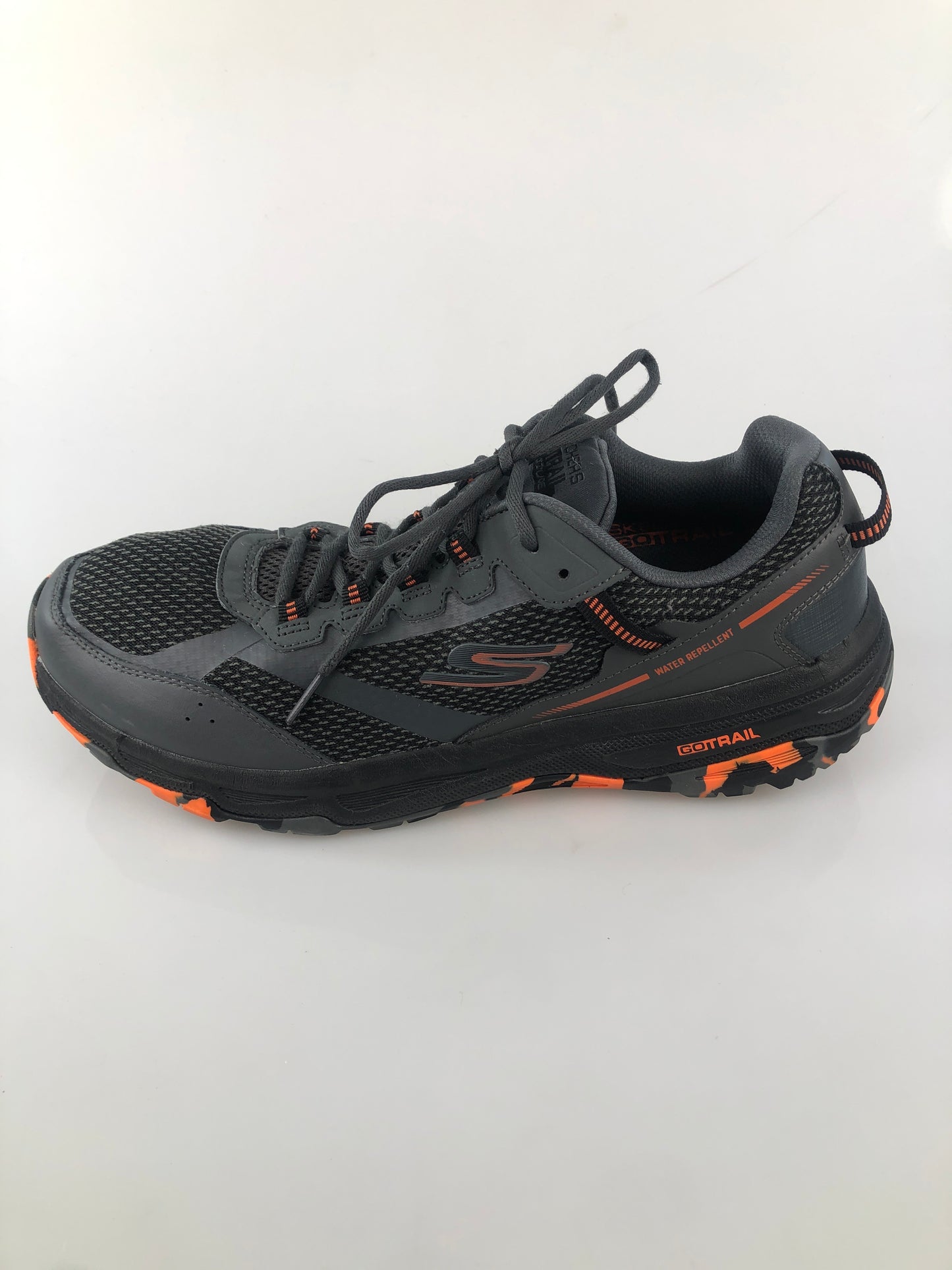 Tenis Gris Deportivo Skechers Go trail