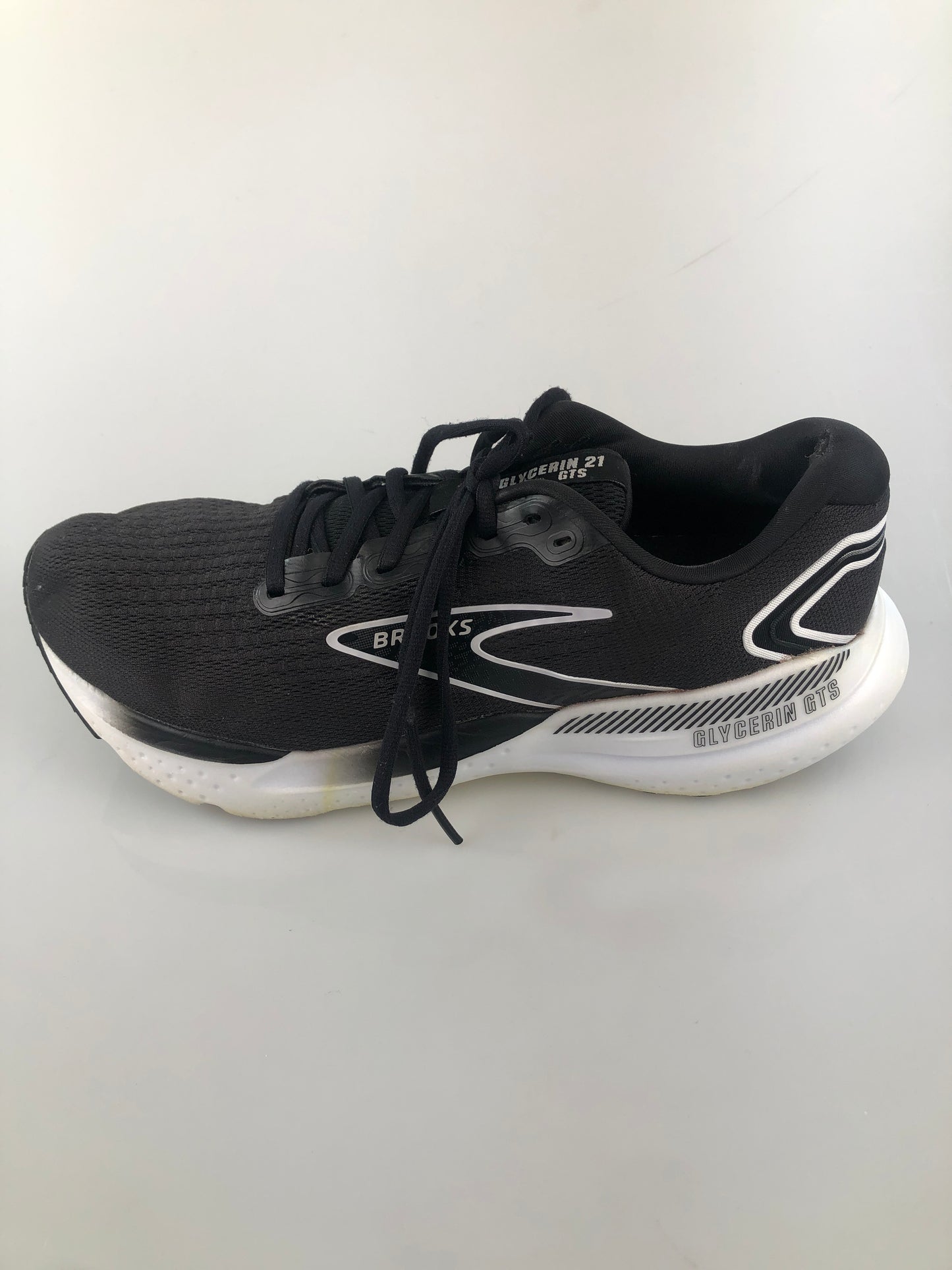 Tenis Negro Deportivo Brooks