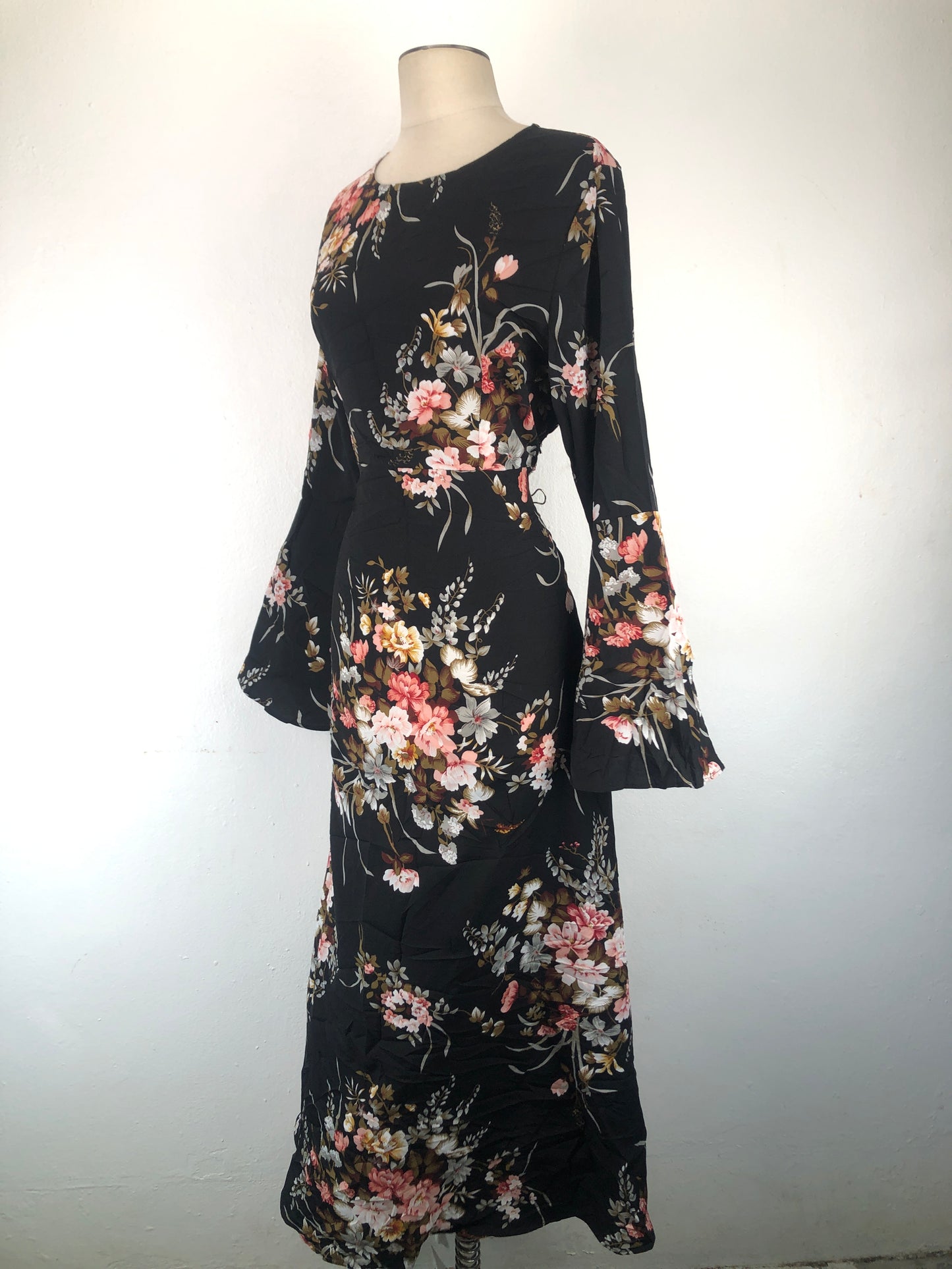 Vestido Negro de Floral Variangis