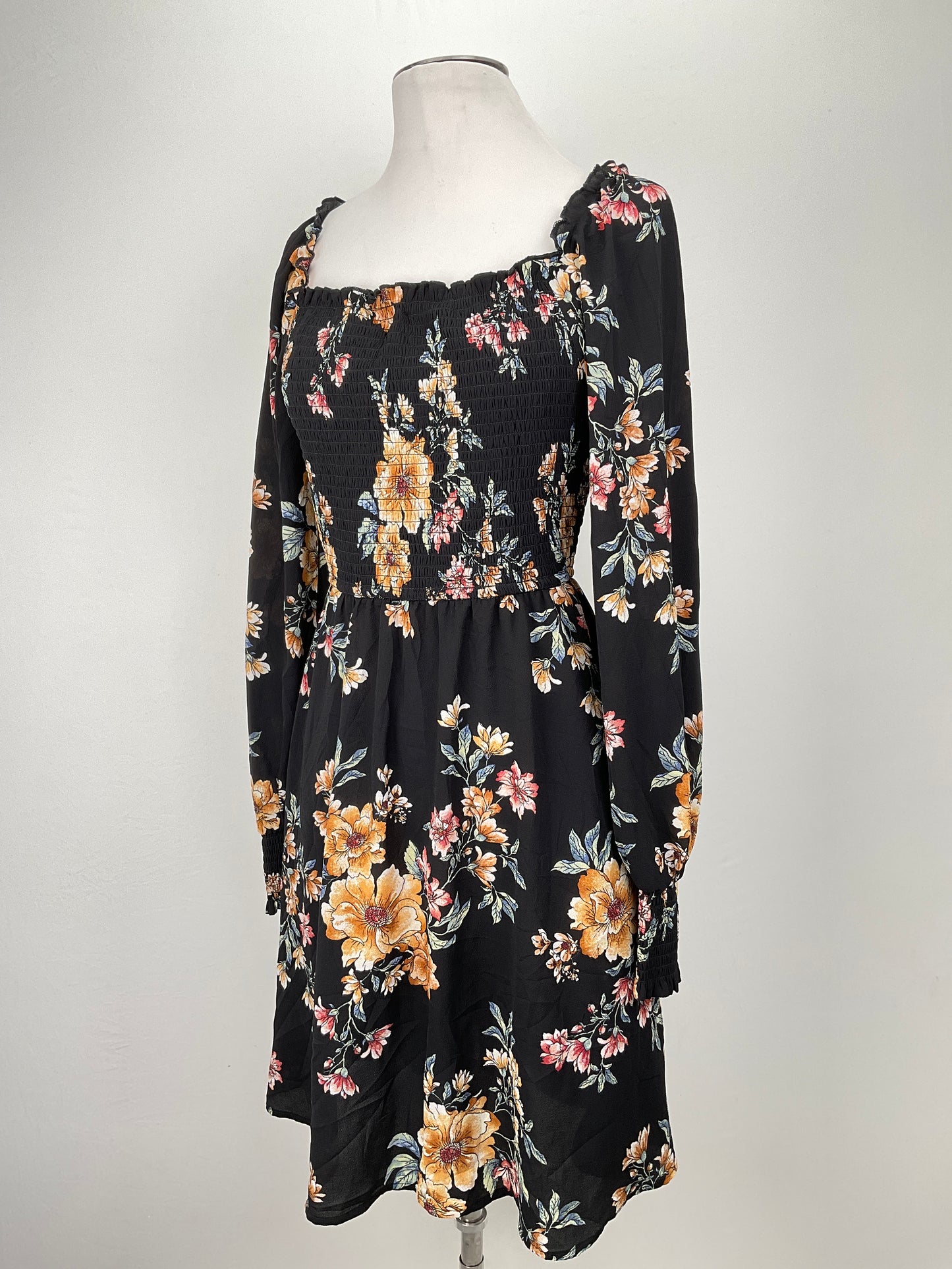 Vestido Negro Floral Xhilaration