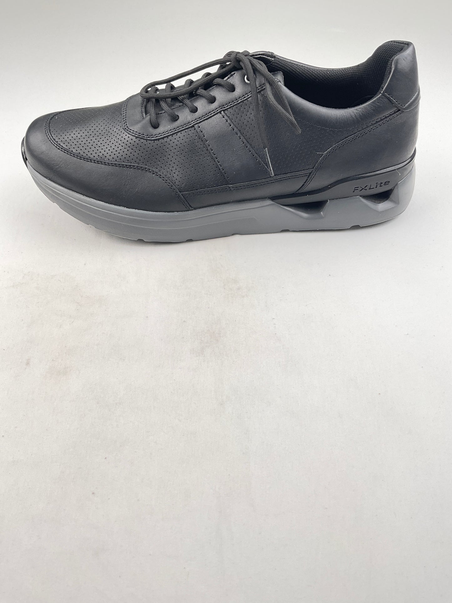 Tenis negro Flag Ltd.