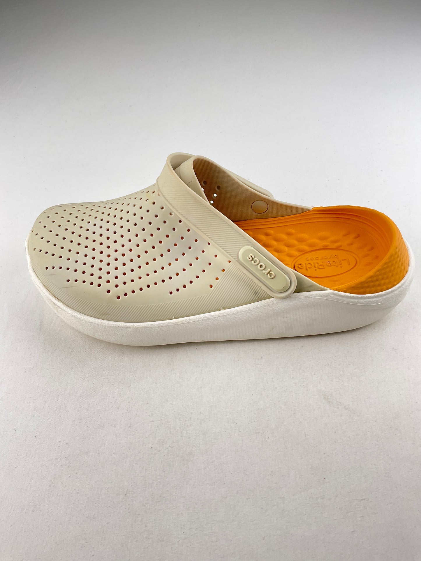 Sandalia Crema Crocs