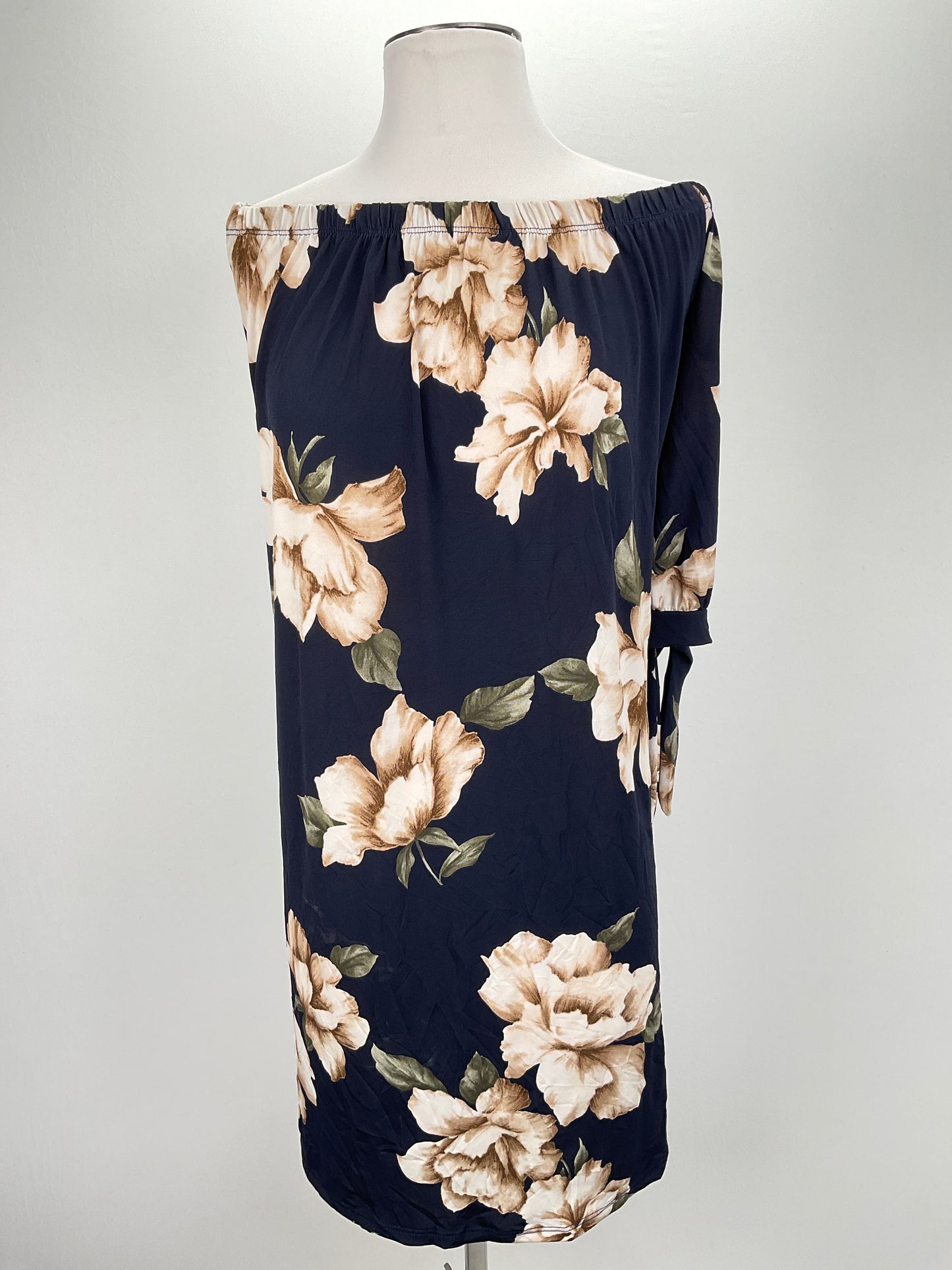 Vestido Azul marino Floral Chicsoul. Com