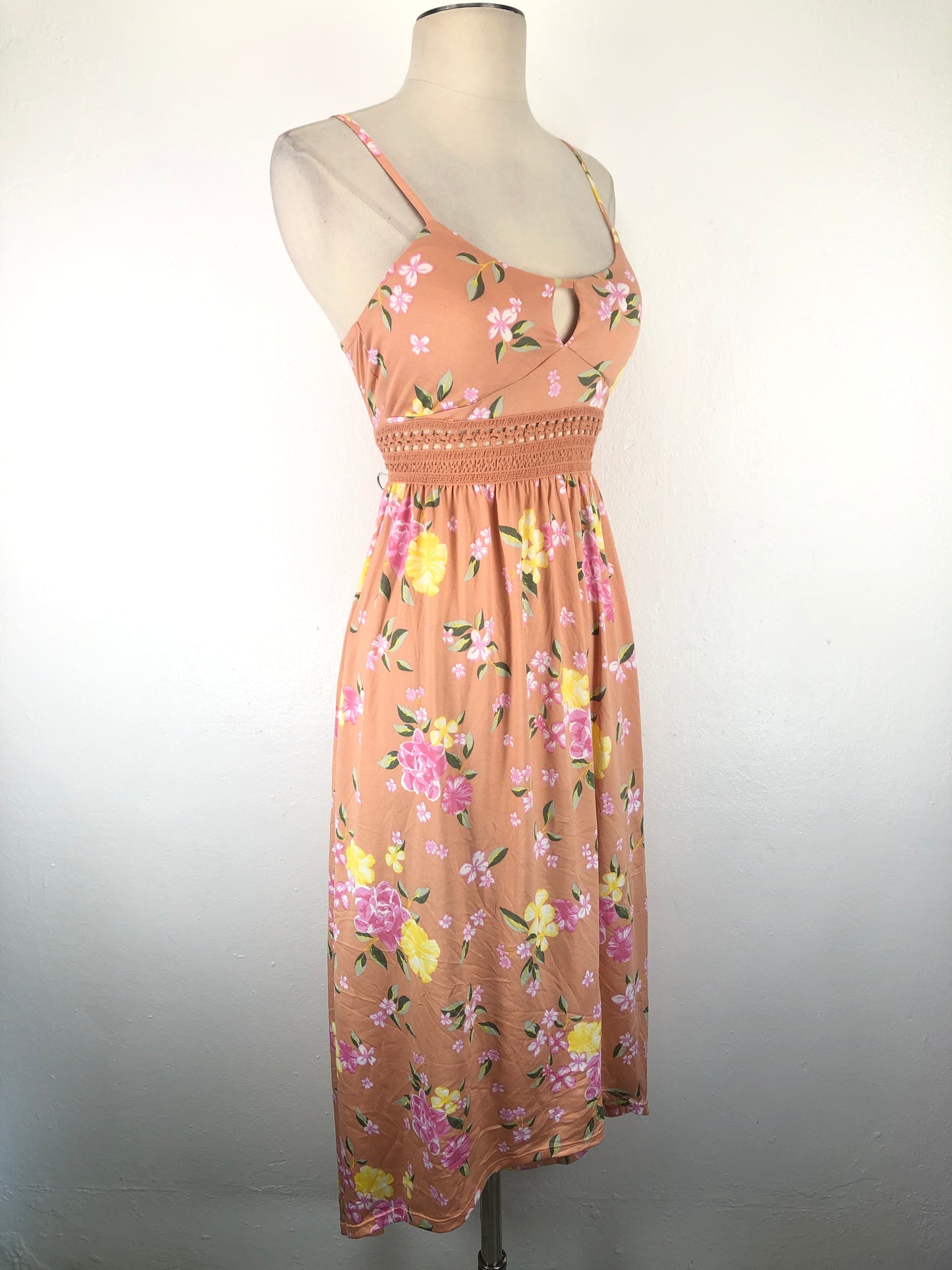 Vestido Nude de Flores Derp Heart
