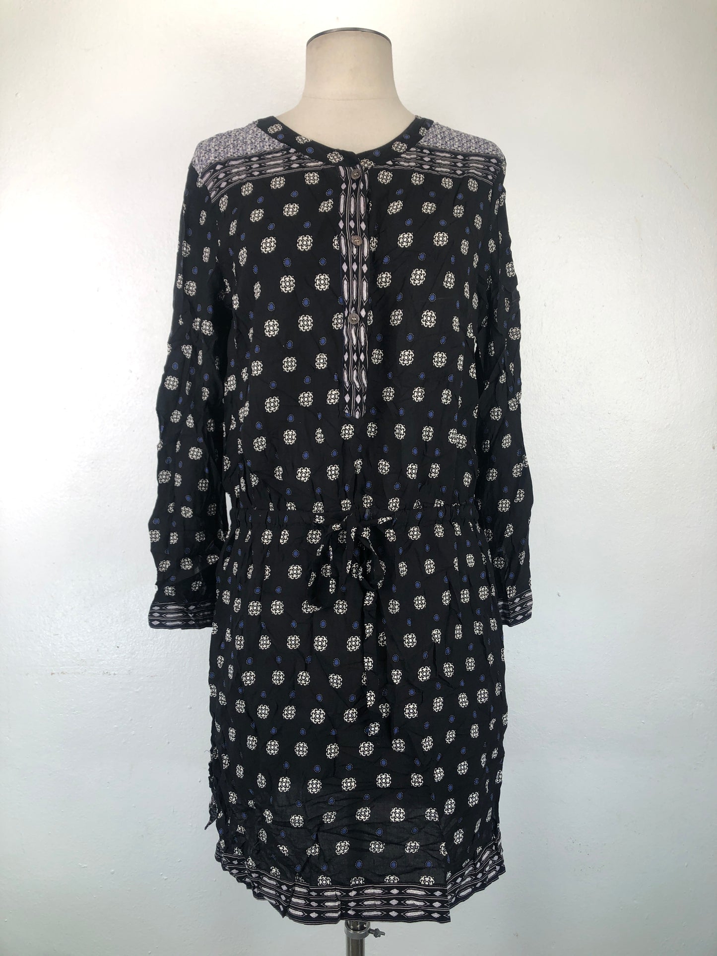 Vestido Negro Floral Furs Vince Camuto