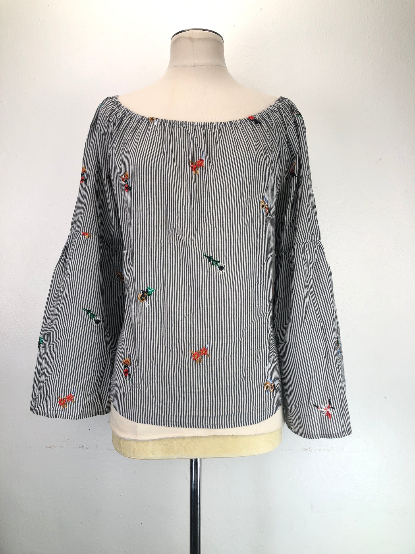 Blusa Gris de Rayas Gypsies