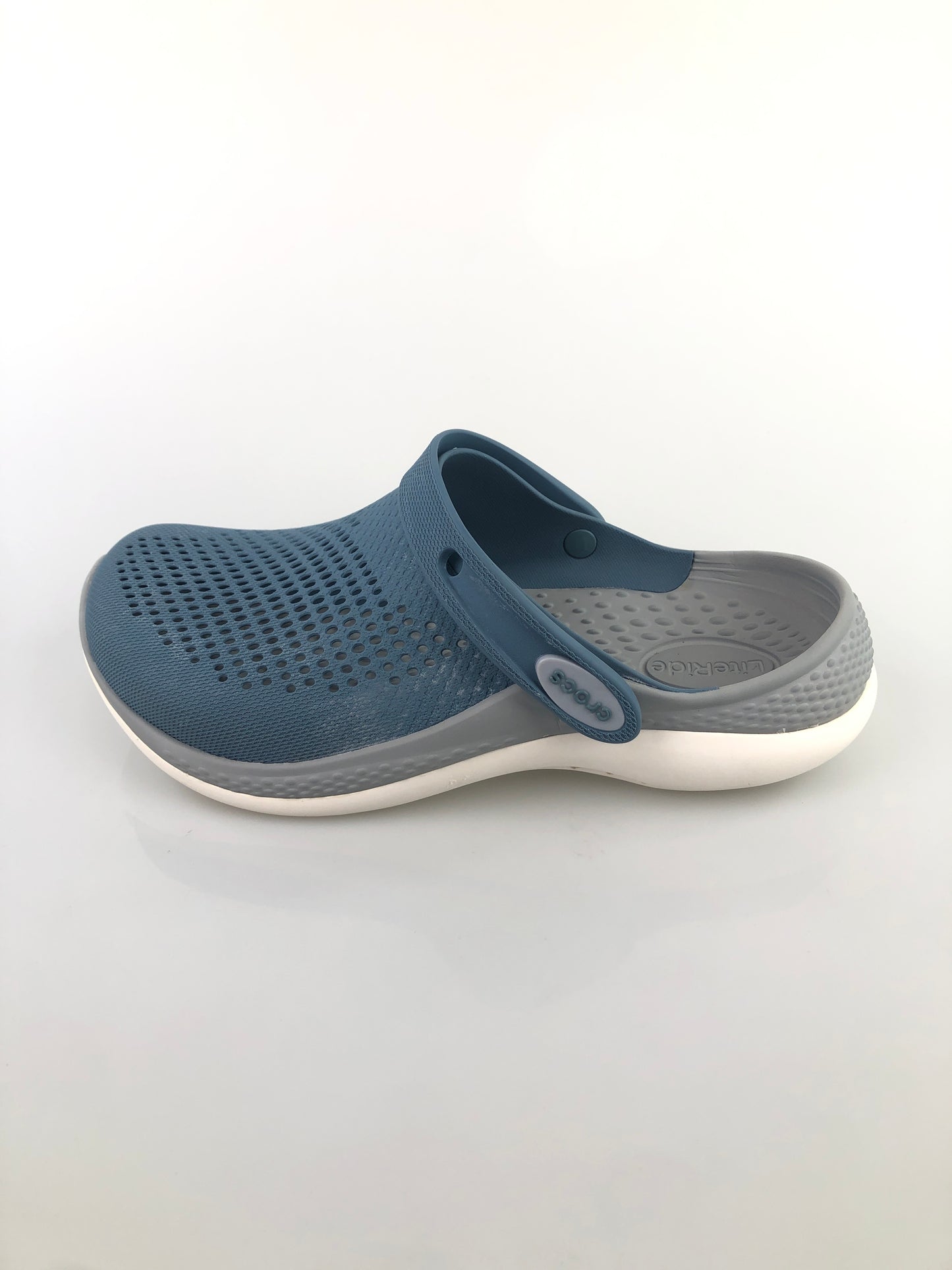 Sandalia Gris Crocs Tipo Tenis