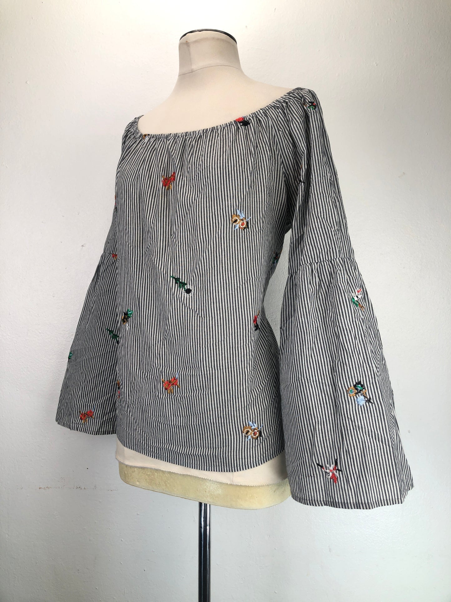 Blusa Gris de Rayas Gypsies