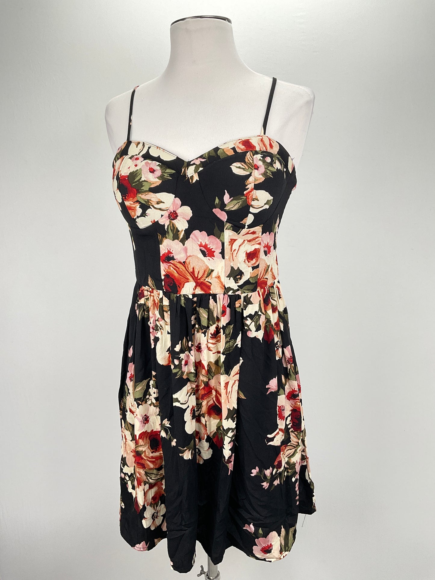 Vestido Negro Floral Xhilaration