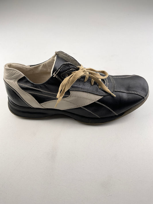 Tenis Negro Reaction