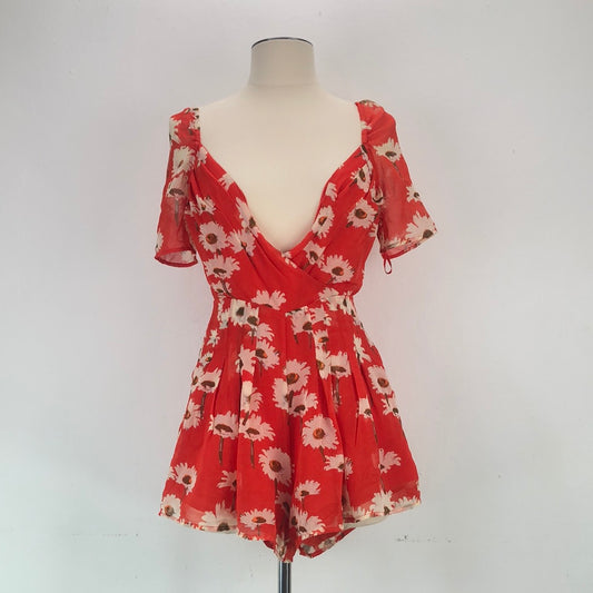 Blusa Roja de Flores Urban outfitters