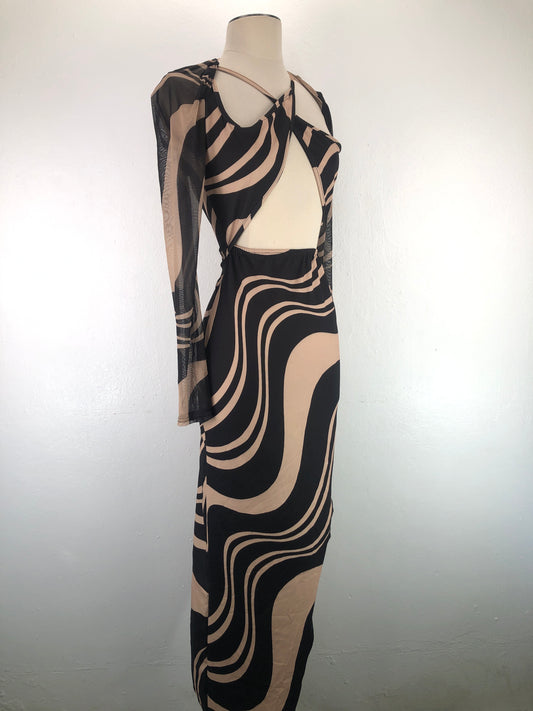 Vestido Crema Prettylittlething