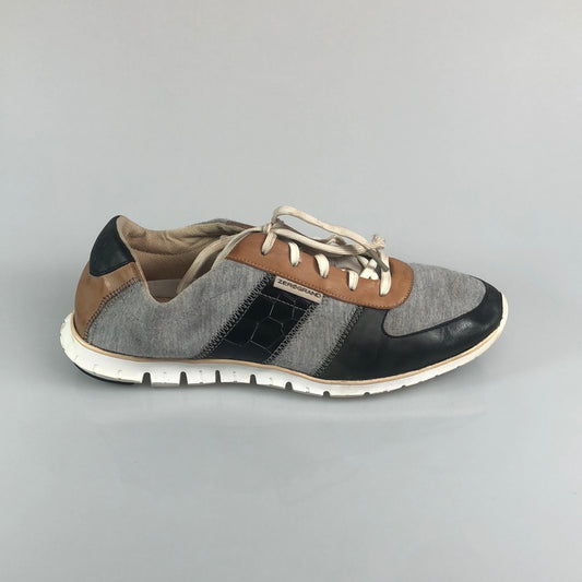 tenis gris Cole Haan