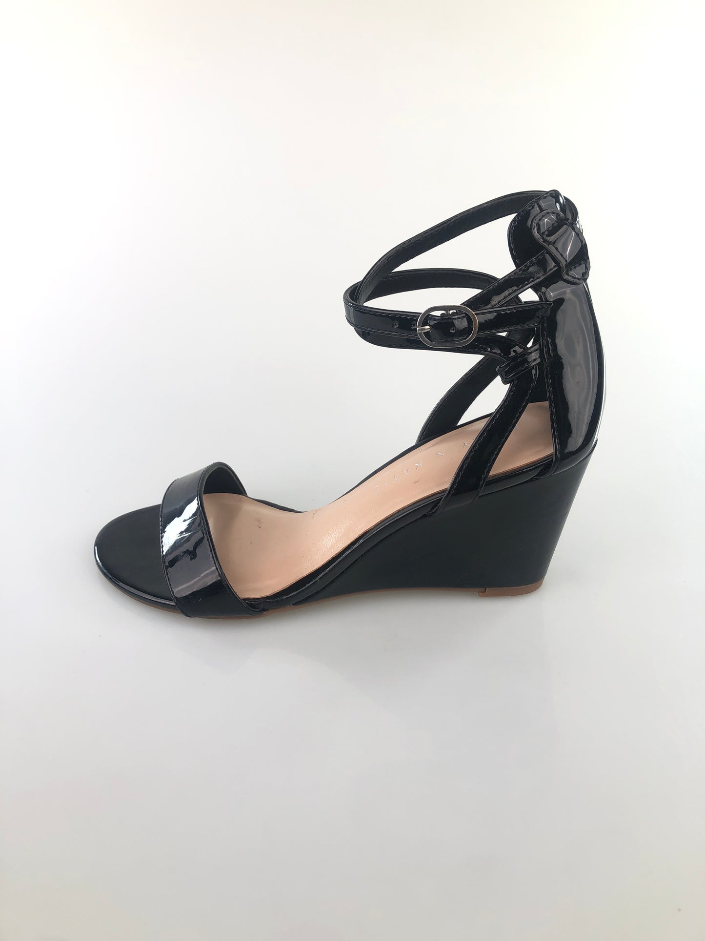 Zapatilla Negro Plataforma Kely y katie