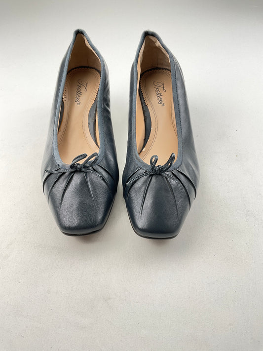 Zapatos azul marino fritters