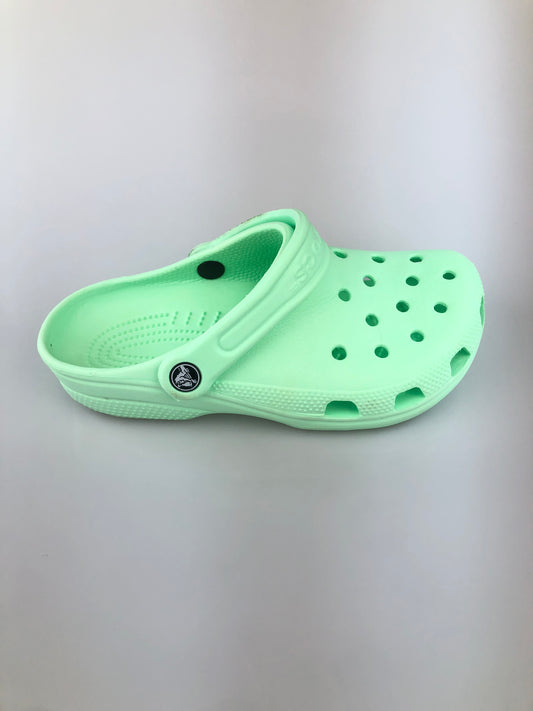 sandalia verde crocs