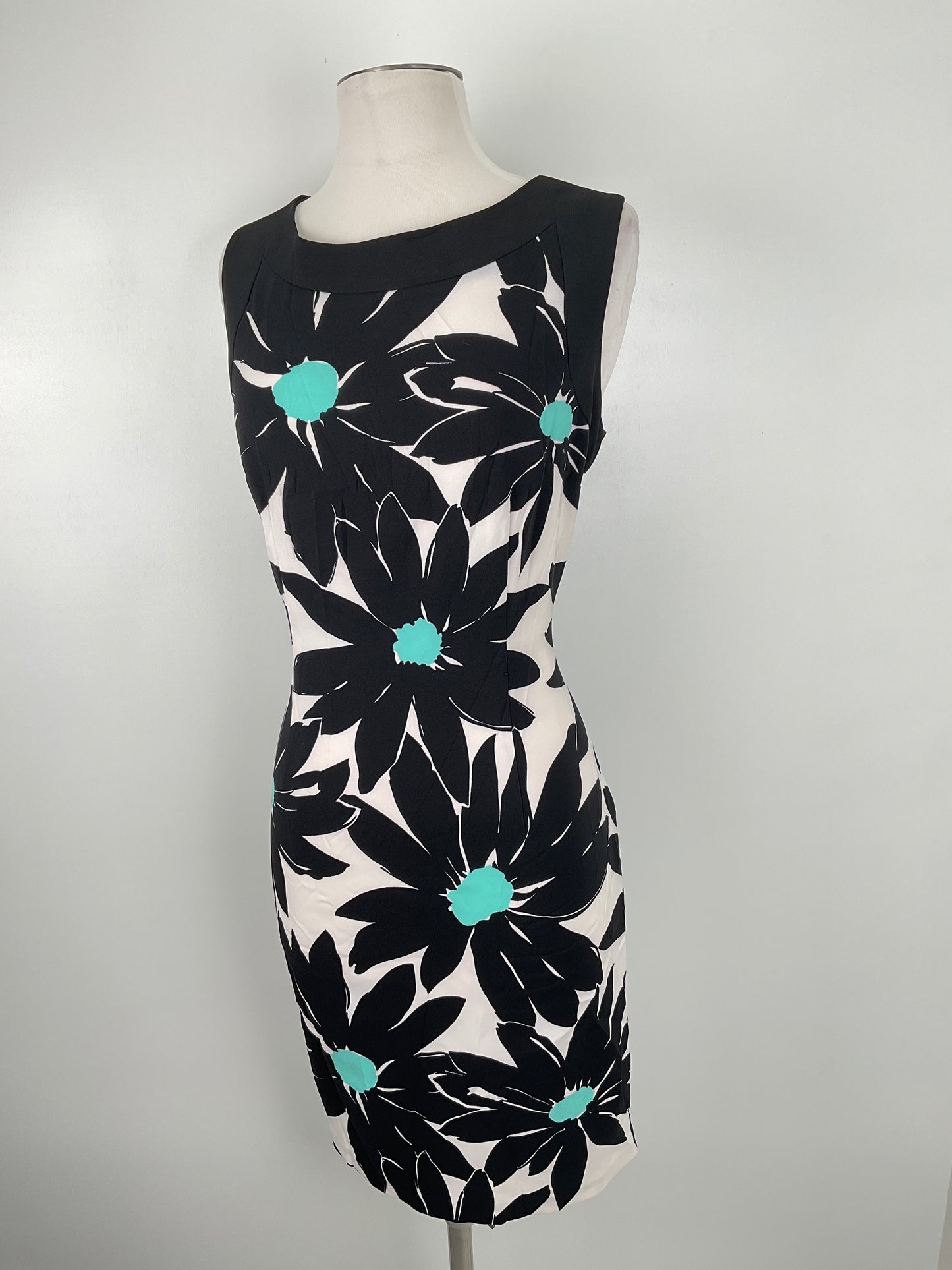 Vestido Negro Floral Ronni Nicole