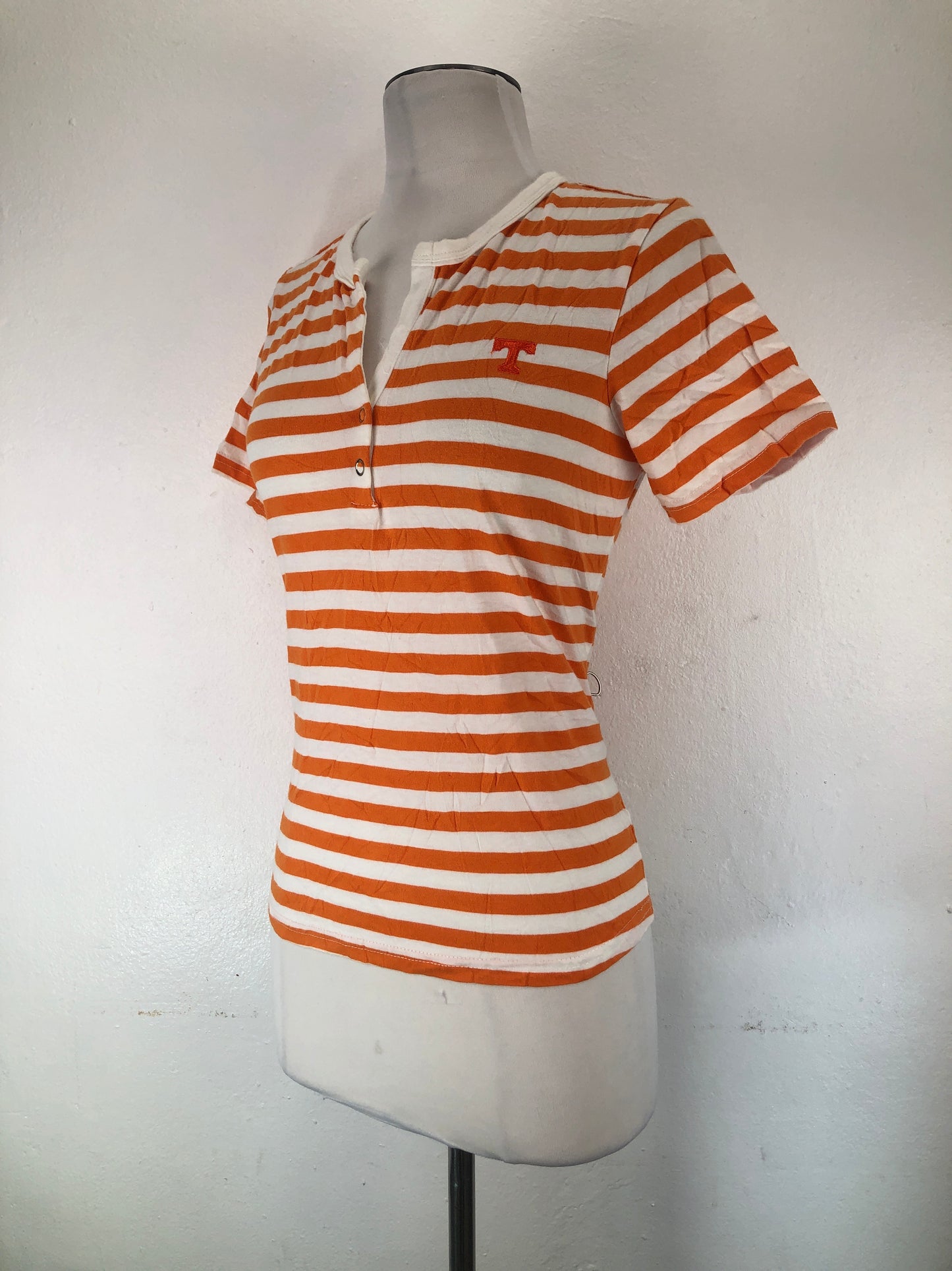 Camiseta Naranja de Rayas Collegiate Collection