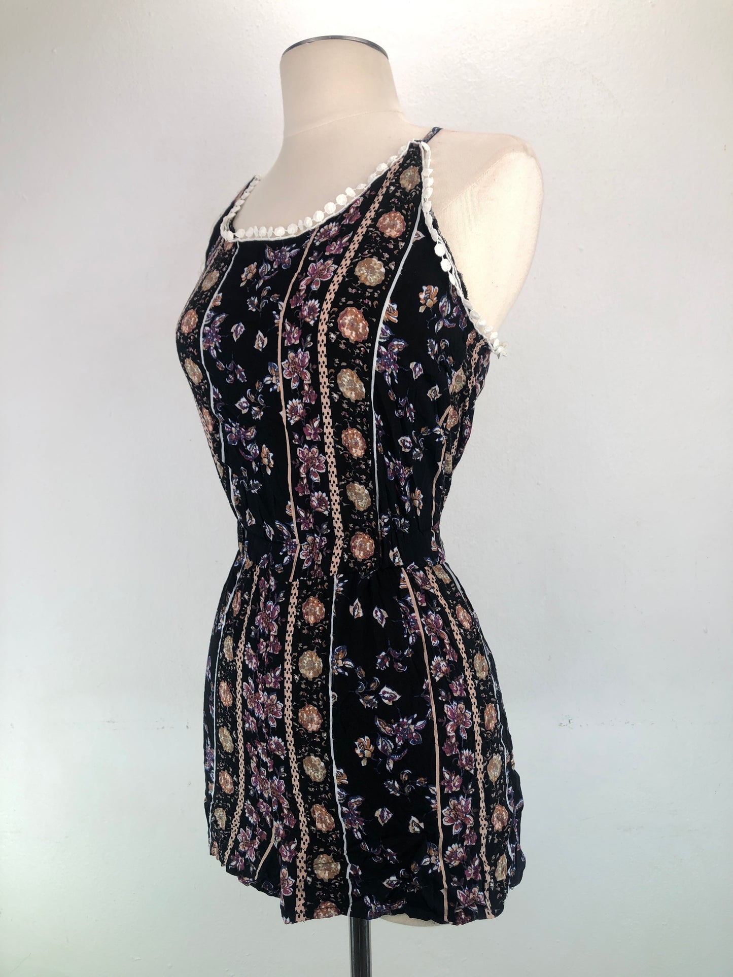 Enterizo Negro de Flores Rue 21