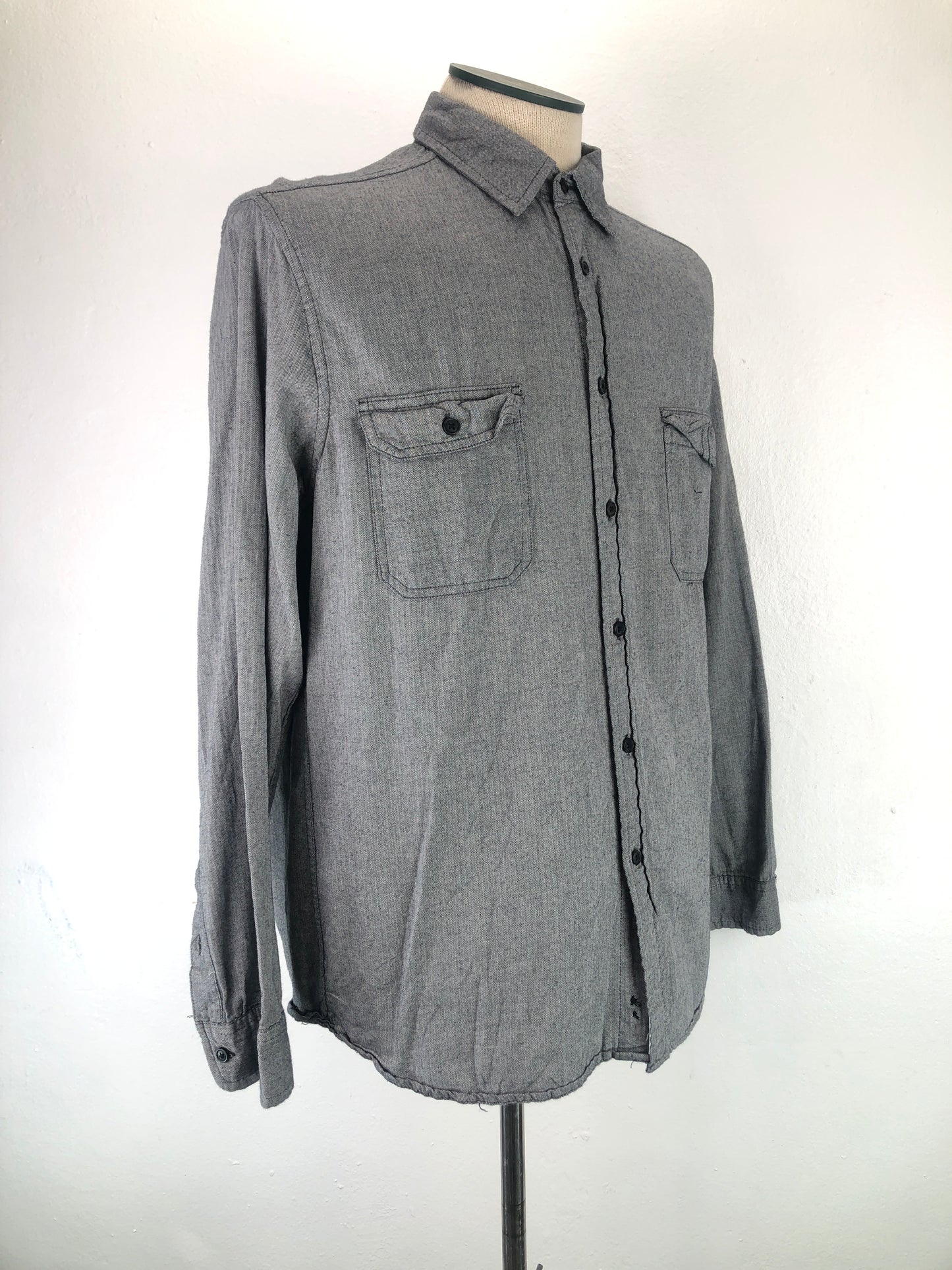 camisa gris Gooriellow