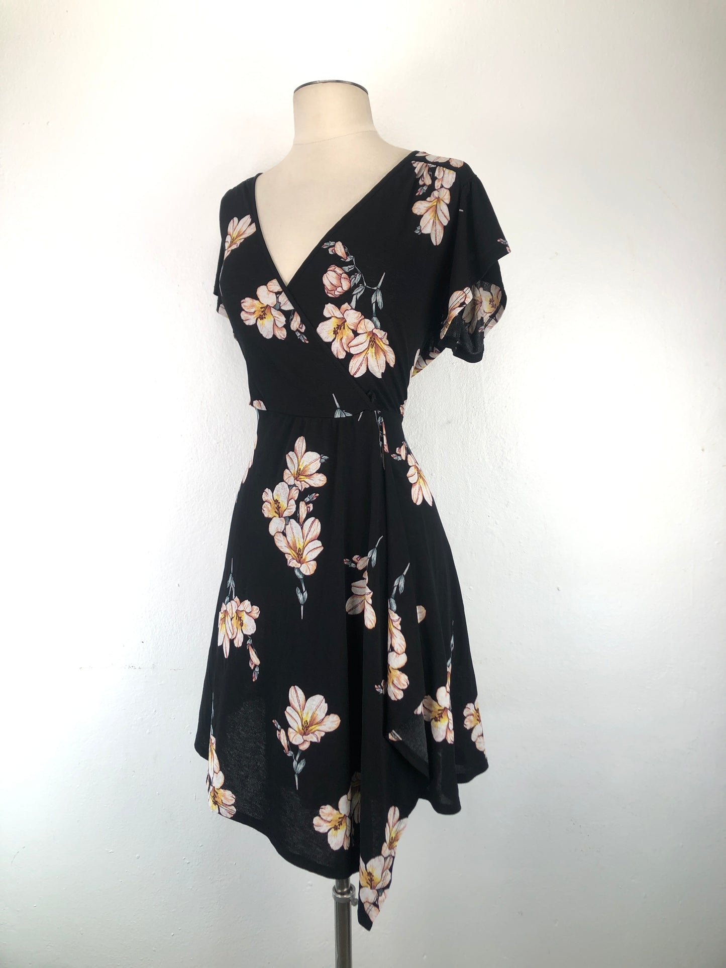 Vestido Negro Floral Xhilaration