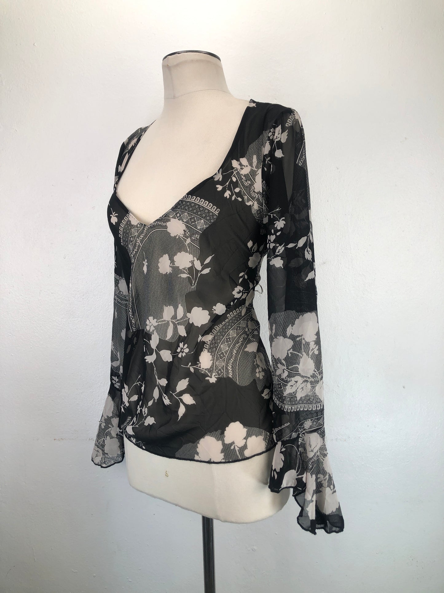 Blusa Negro Floral Simple