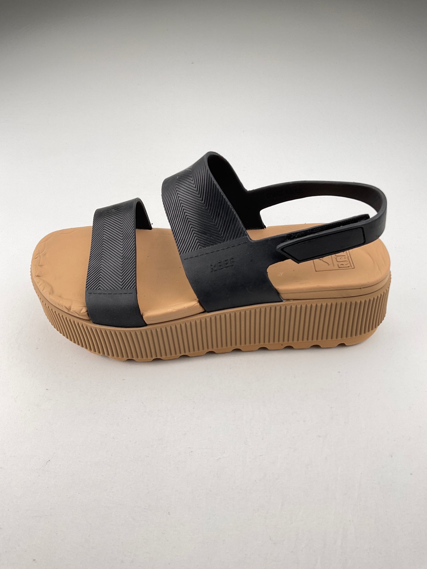 Zapatilla Negro Plataforma Reef