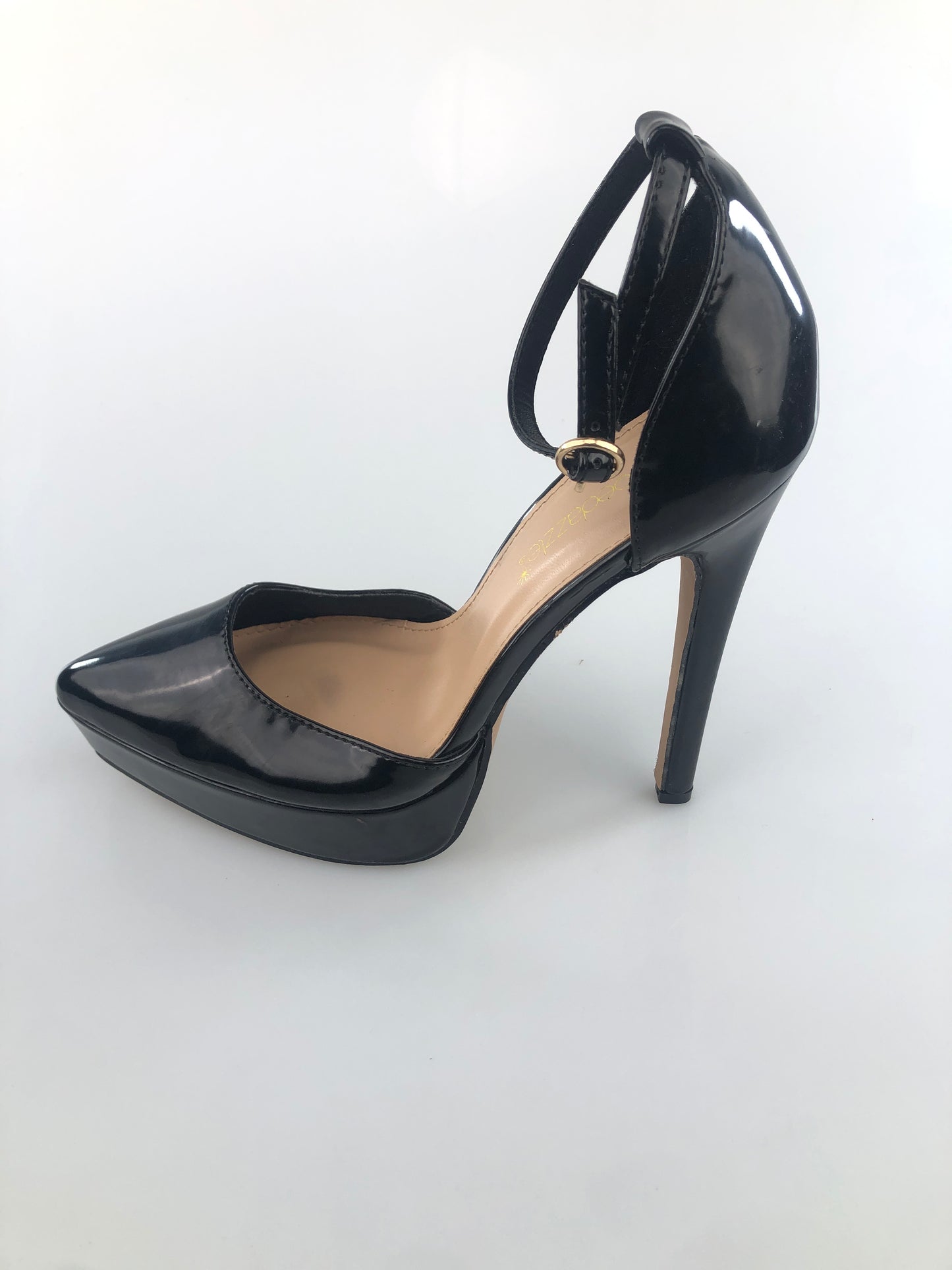 Zapatilla Negro Shoedazzle