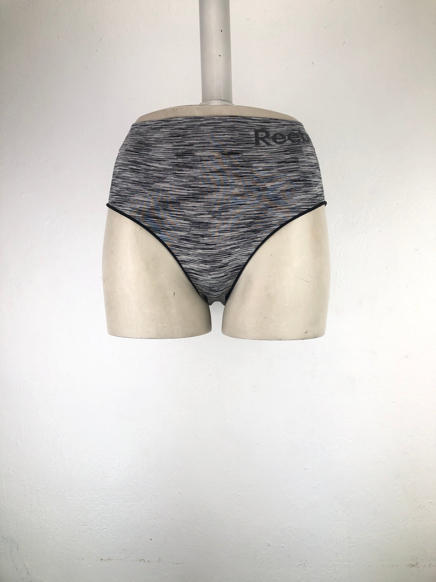 Panti Gris Reebok