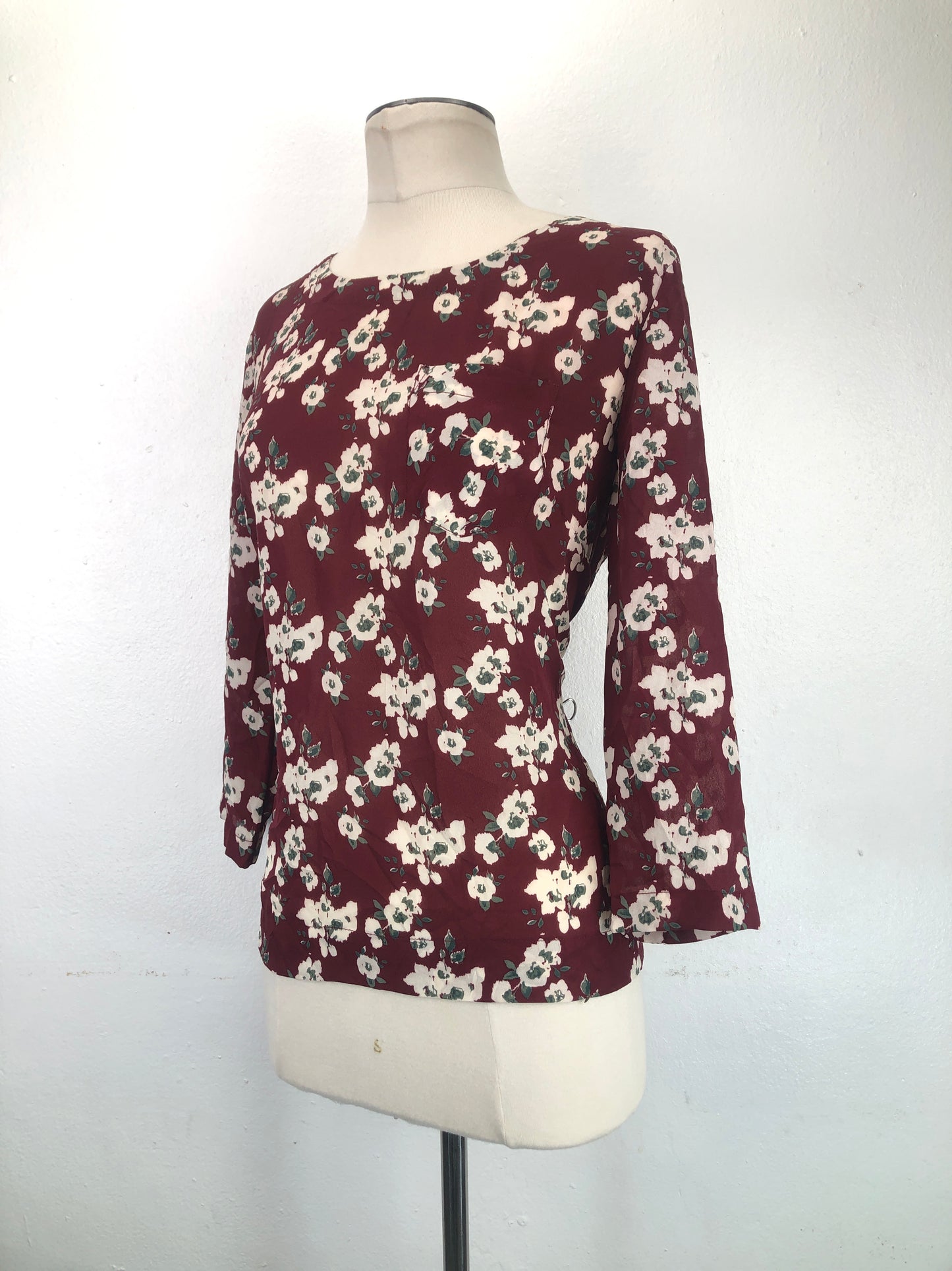 Blusa Rojo vino Floral Down East