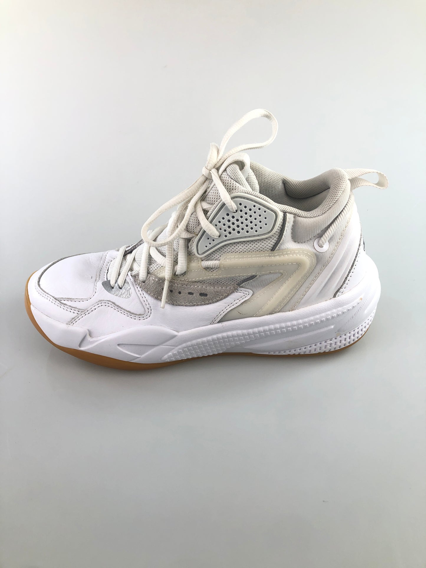 Tenis Crema Puma deportivo