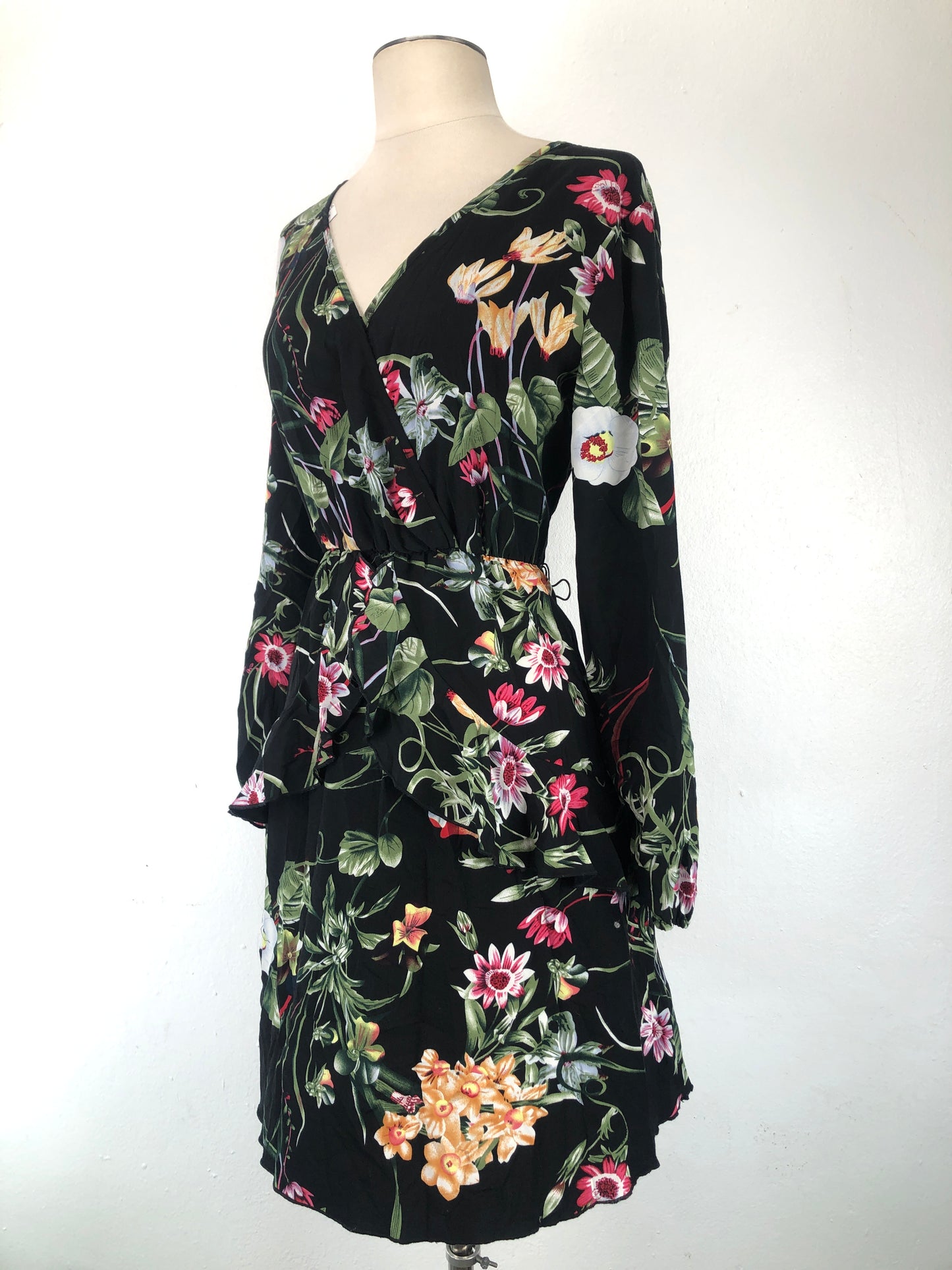 Vestido Negro Floral Uguest