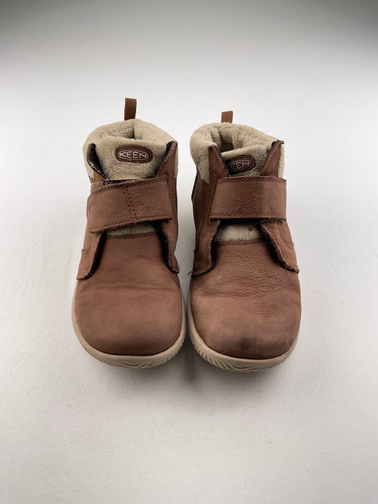 Tenis Marron Keen
