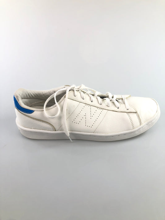 Tenis crema Nb Deportivo