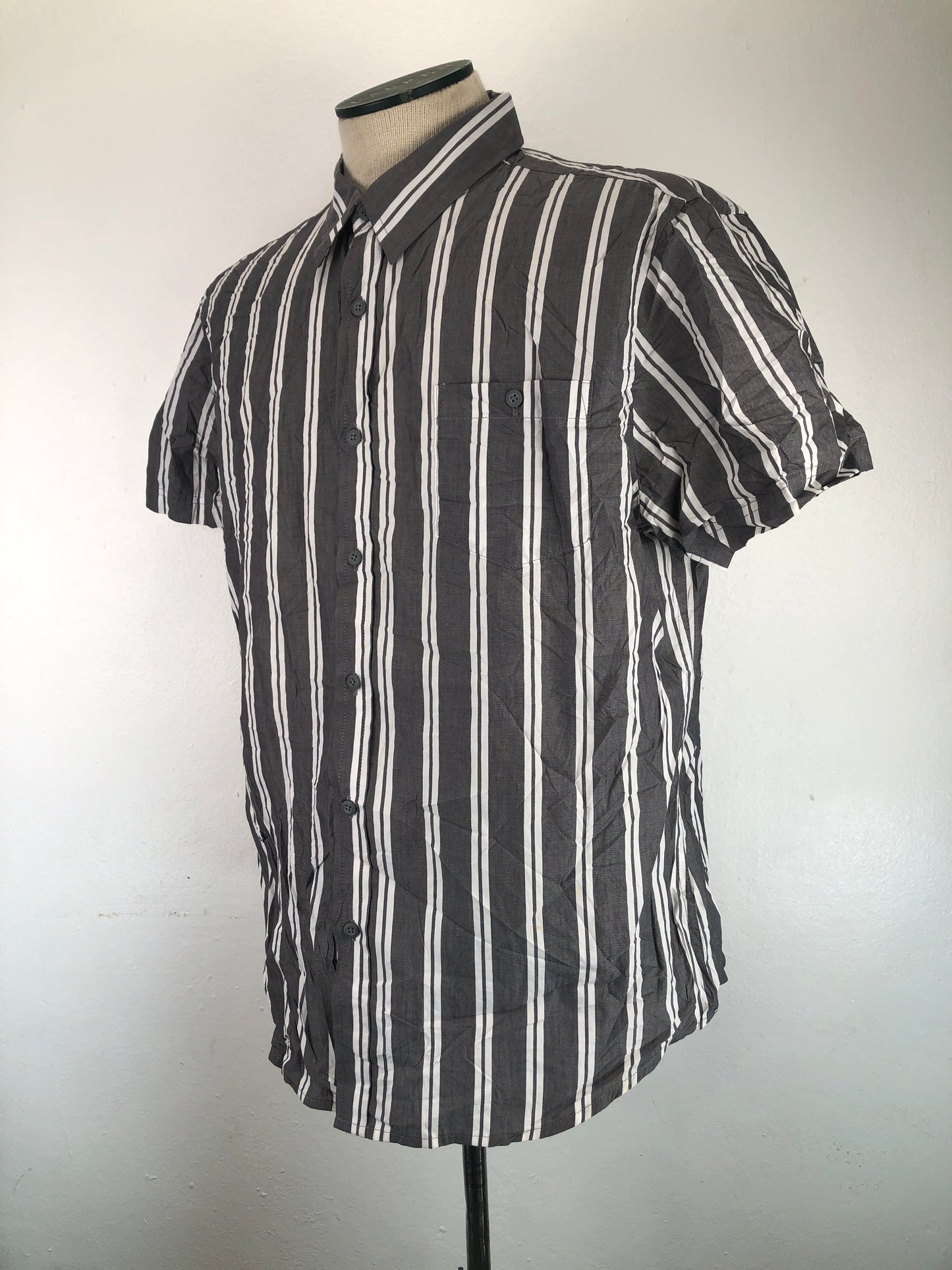 Camisa Gris De Rayas Ampufy