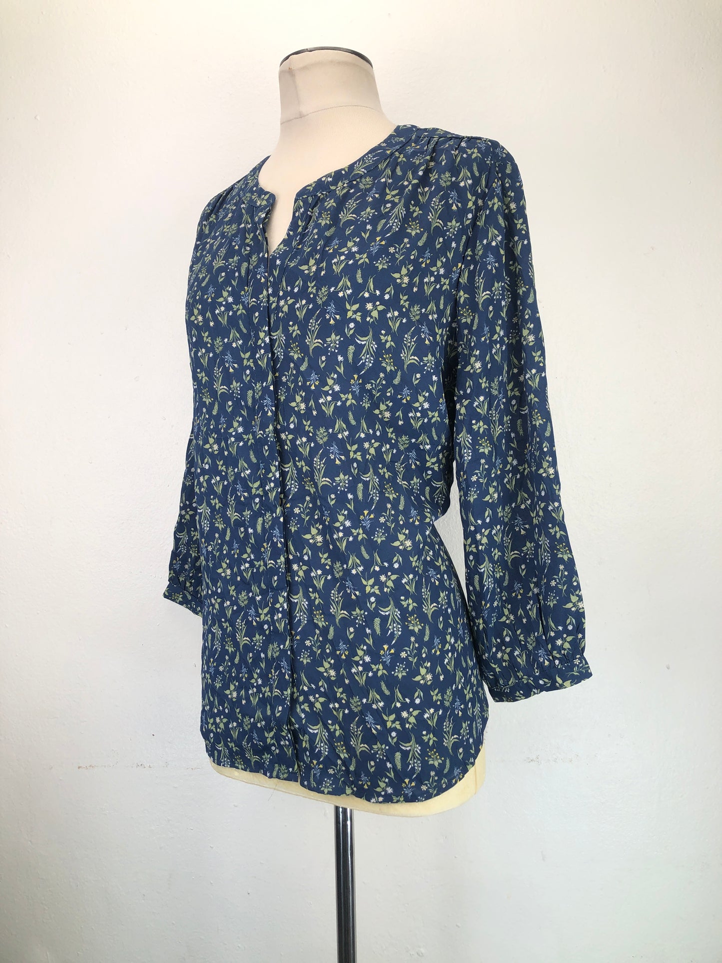Blusa Gris Azulado Floral Jachs