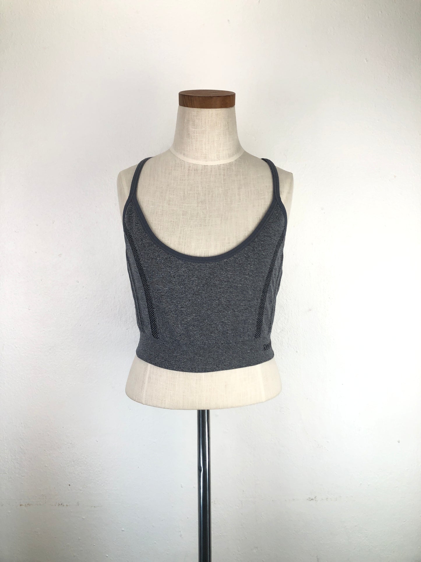 Blusita Gris deportivo Reebok