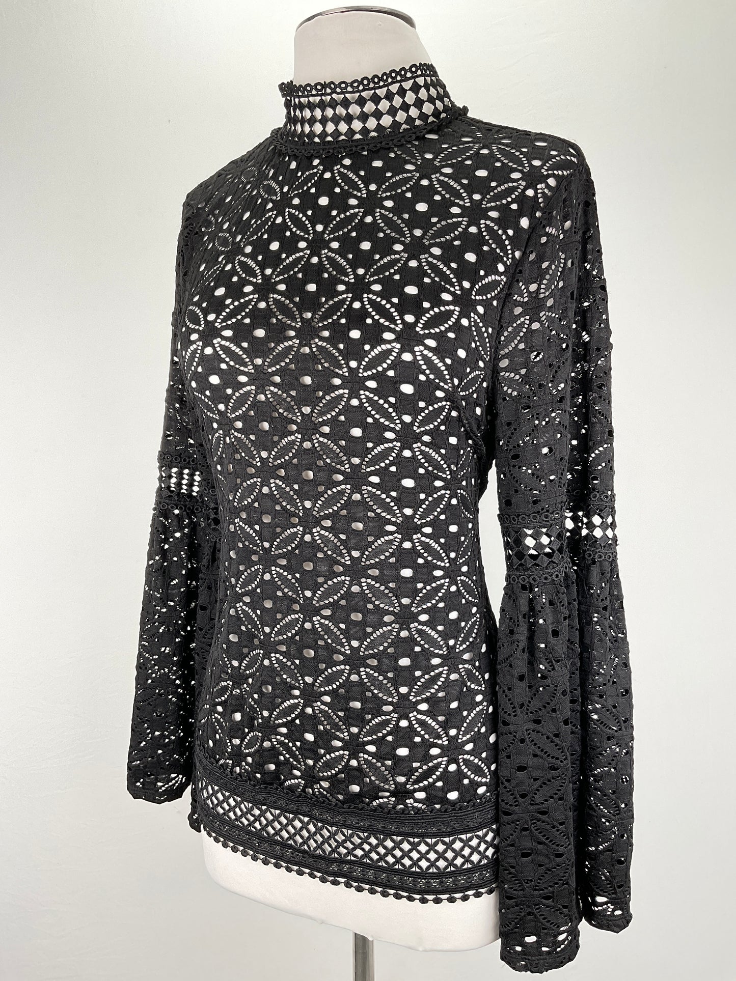 Blusa Negro Floral Cable Gauge