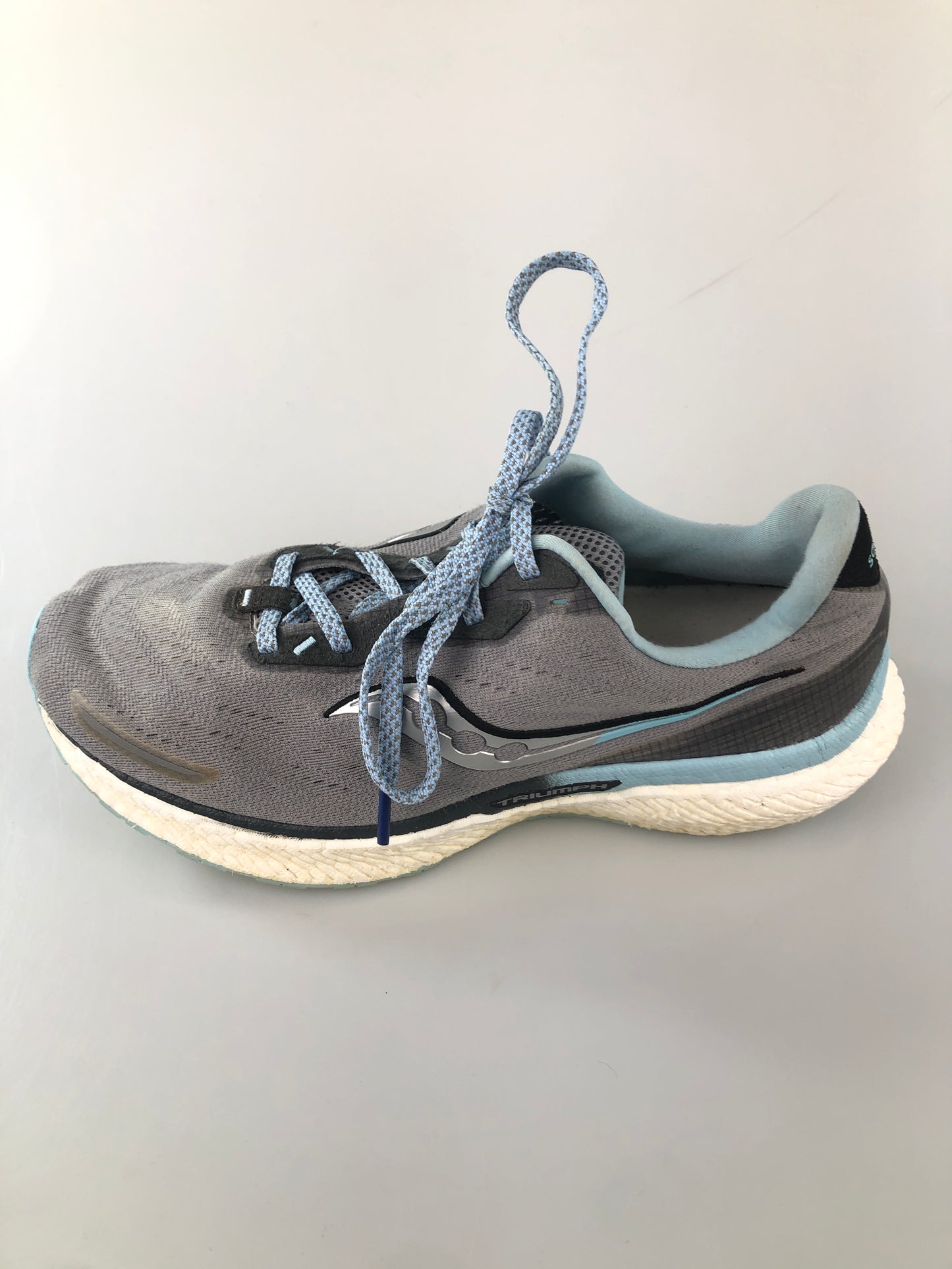 Tenis Gris Deportivo Sau cony